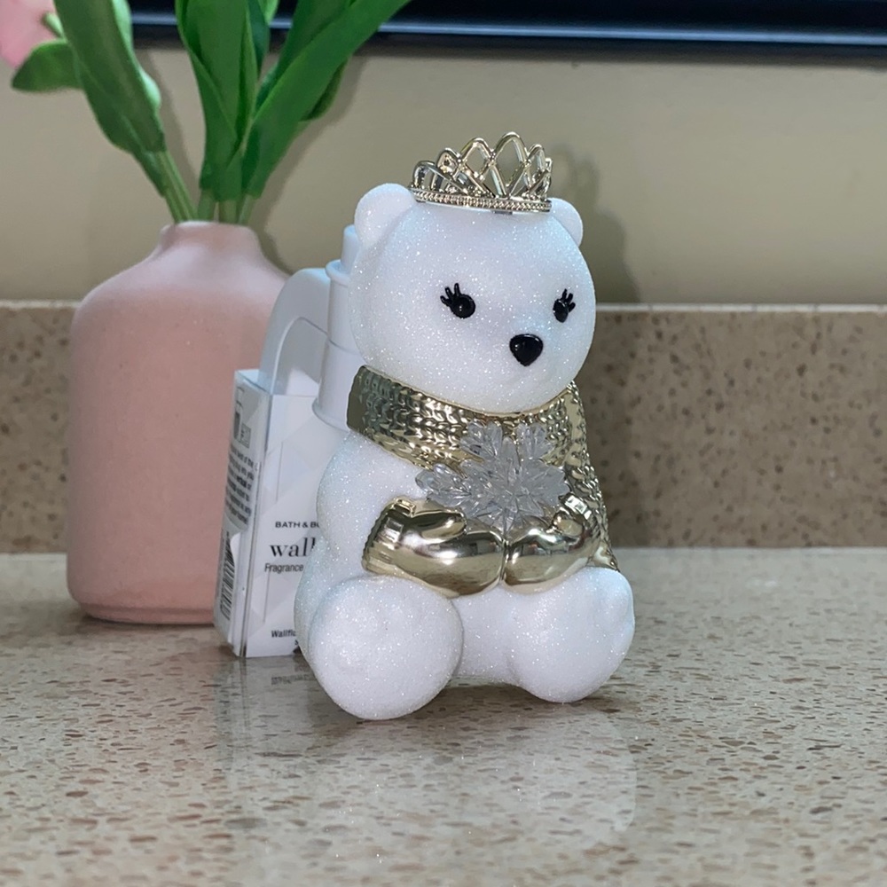 Royal Sparkly Polar Bear Wallflower Plug •Bath & Body Works
